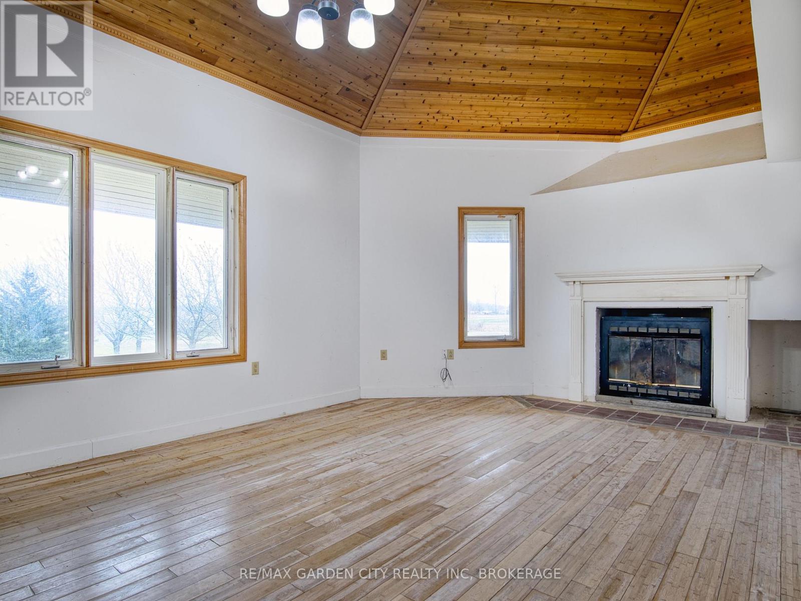 33260 Pettit Road, Wainfleet, Ontario  L0S 1V0 - Photo 10 - X12524788