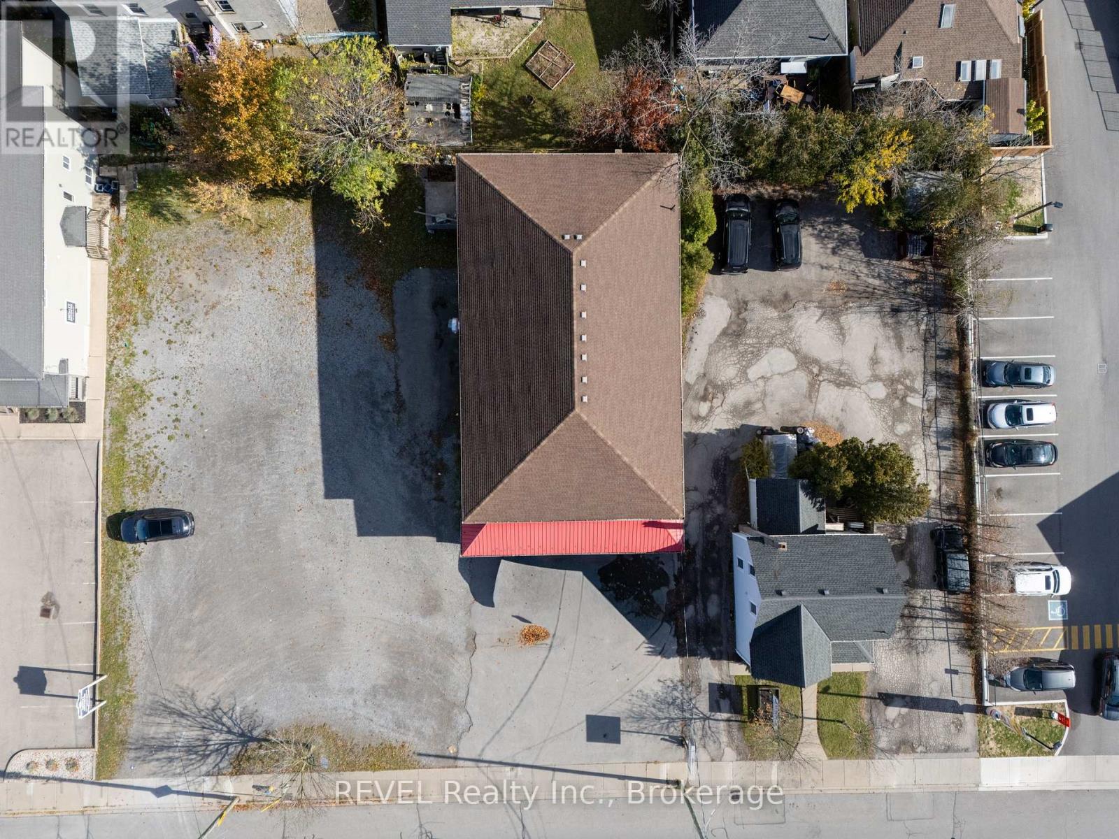 26 Pine Street, Thorold, Ontario  L2V 3L2 - Photo 3 - X12525066