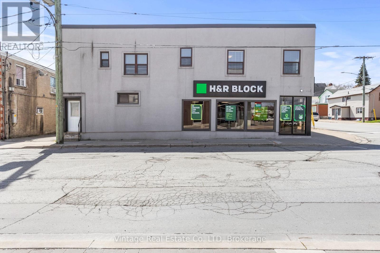 29 Albert Street W, Thorold, Ontario  L2V 2G2 - Photo 2 - X12525090