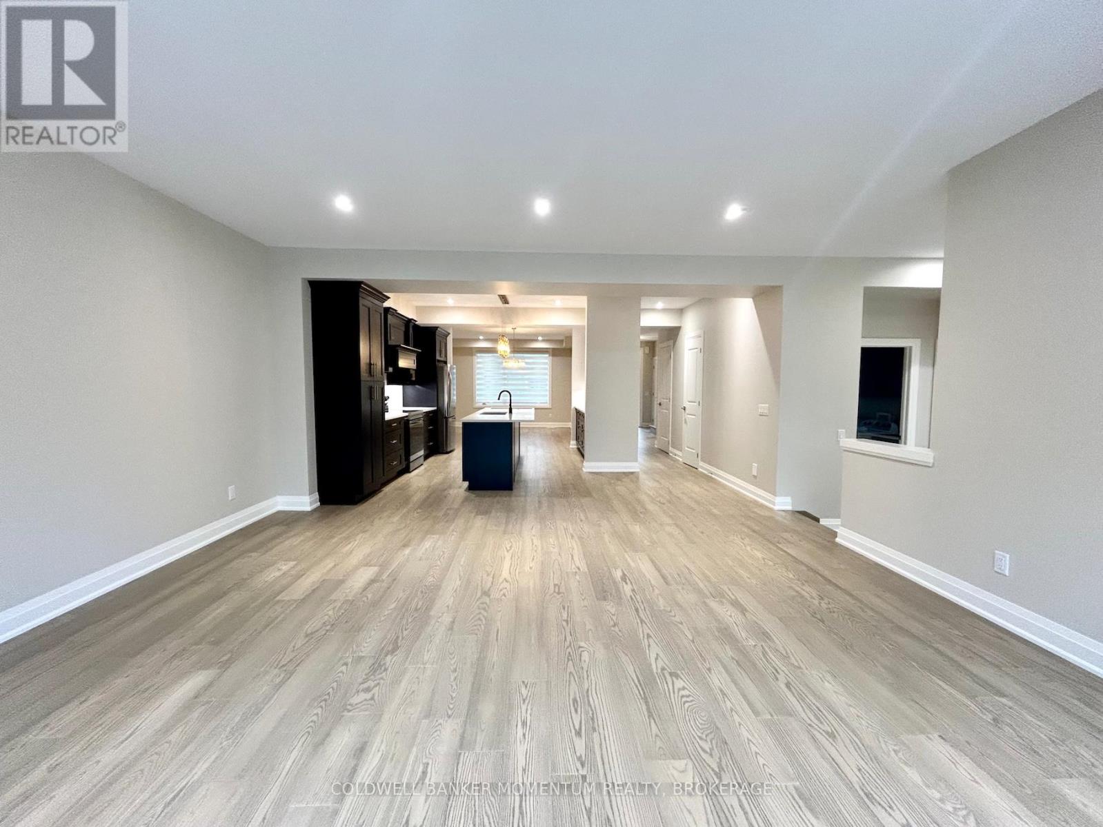 Upper - 5091 Bridge Street, Niagara Falls, Ontario  L2E 2S9 - Photo 10 - X12525276