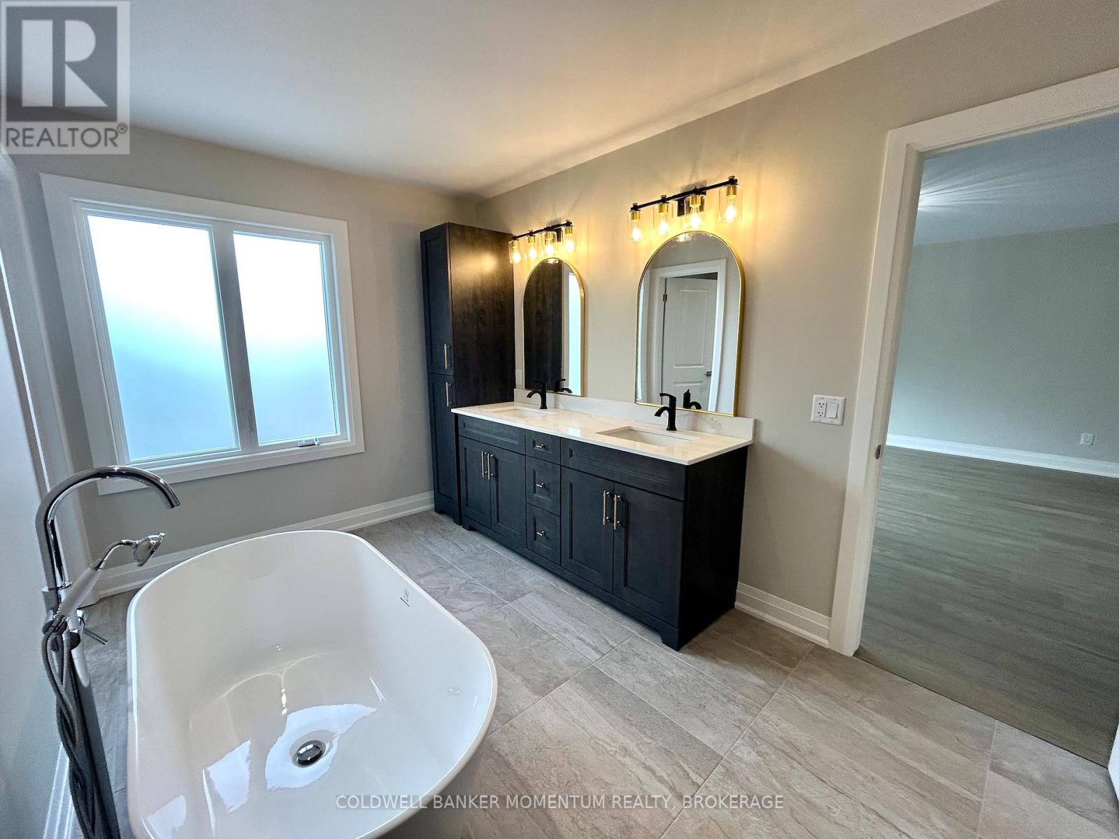 Upper - 5091 Bridge Street, Niagara Falls, Ontario  L2E 2S9 - Photo 21 - X12525276