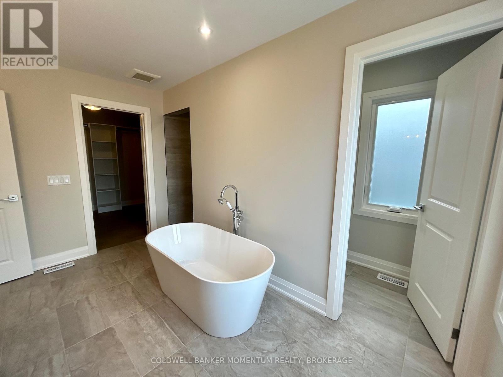 Upper - 5091 Bridge Street, Niagara Falls, Ontario  L2E 2S9 - Photo 23 - X12525276