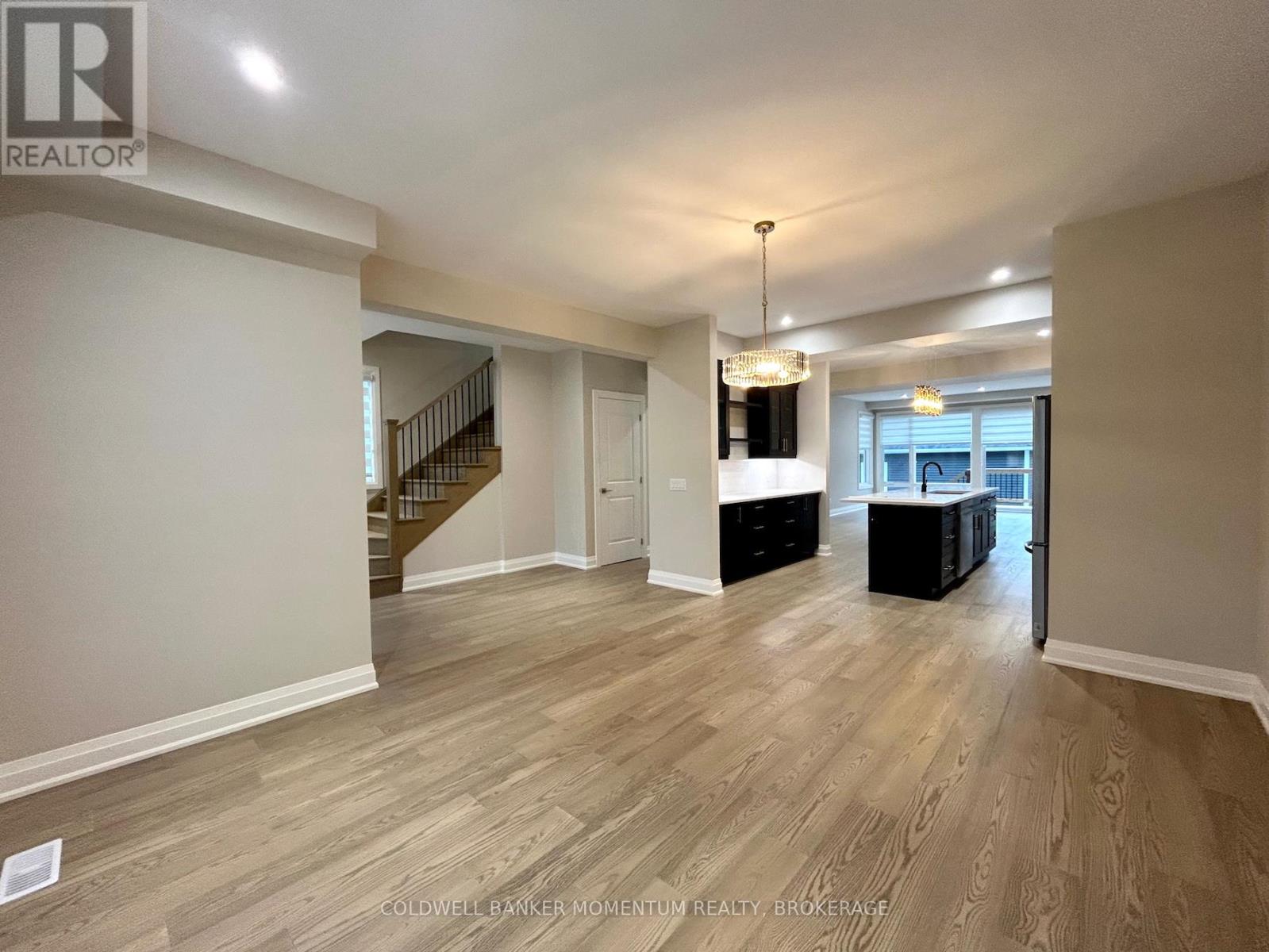 Upper - 5091 Bridge Street, Niagara Falls, Ontario  L2E 2S9 - Photo 6 - X12525276