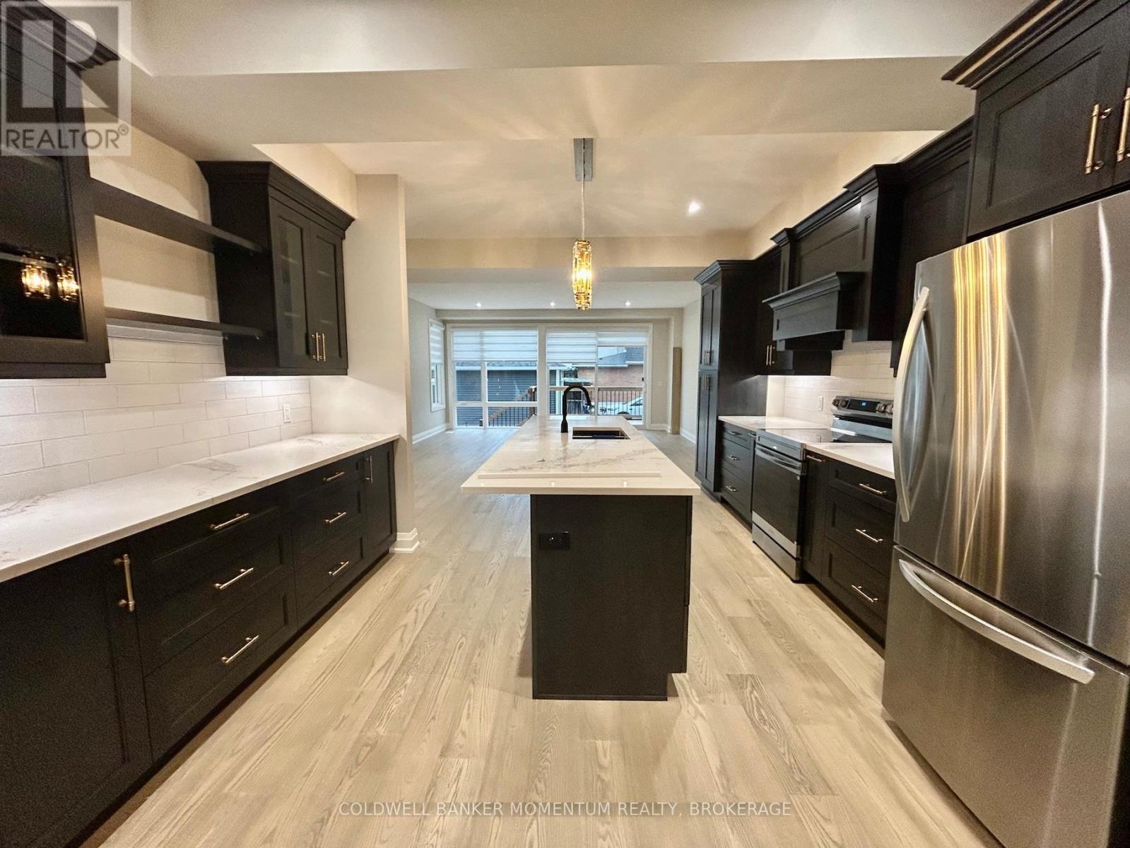 Upper - 5091 Bridge Street, Niagara Falls, Ontario  L2E 2S9 - Photo 7 - X12525276