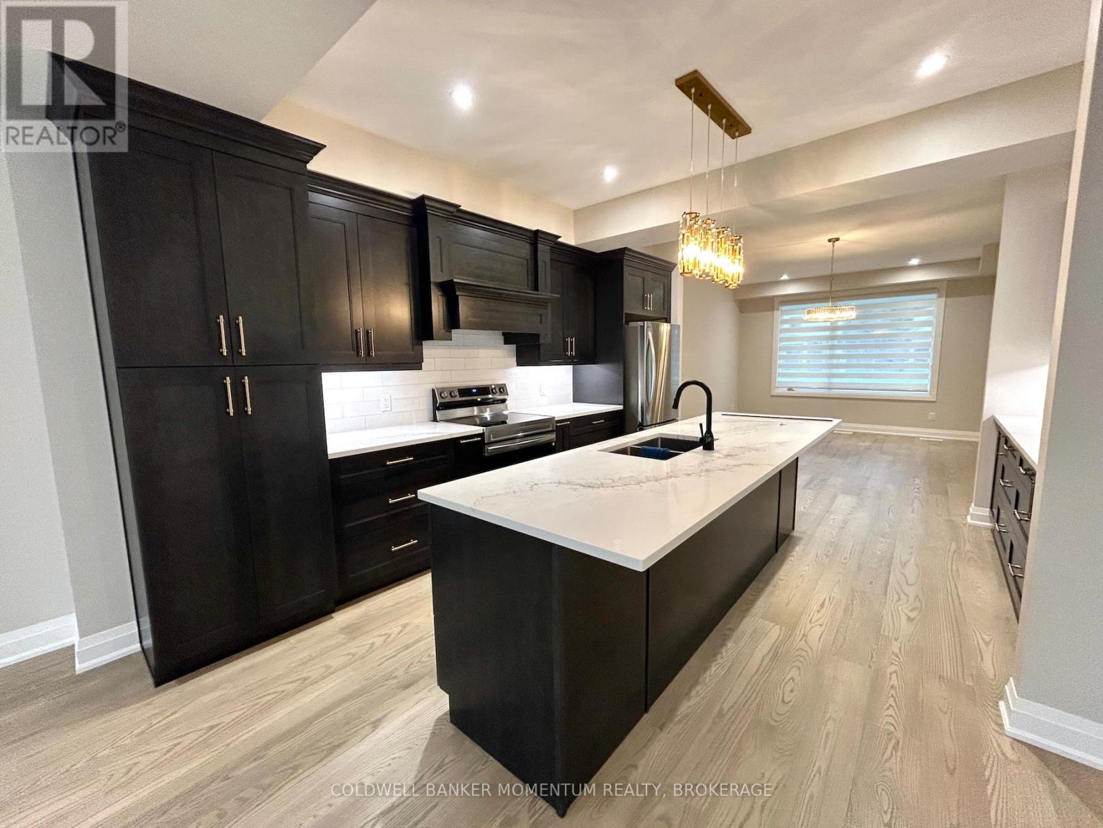 Upper - 5091 Bridge Street, Niagara Falls, Ontario  L2E 2S9 - Photo 9 - X12525276