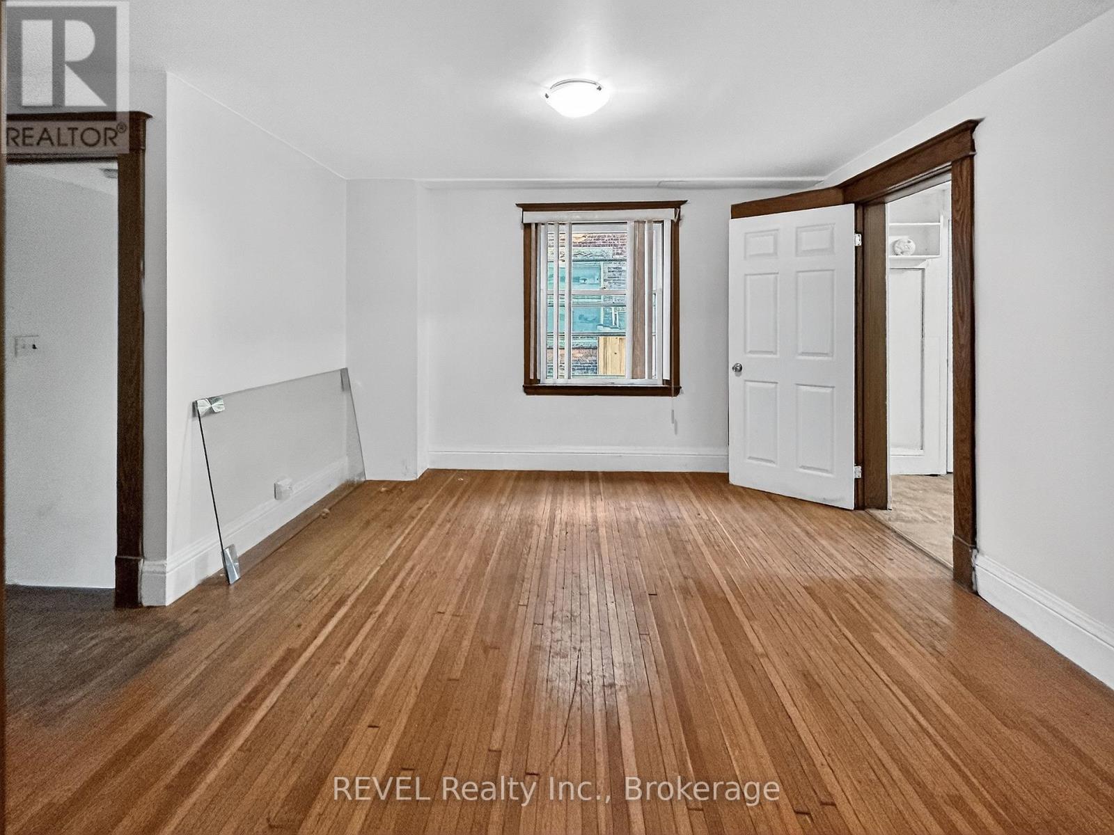 303 Merritt Street, St. Catharines, Ontario  L2T 1K1 - Photo 10 - X12525404