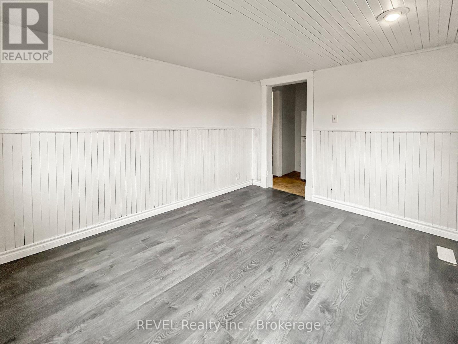 303 Merritt Street, St. Catharines, Ontario  L2T 1K1 - Photo 21 - X12525404