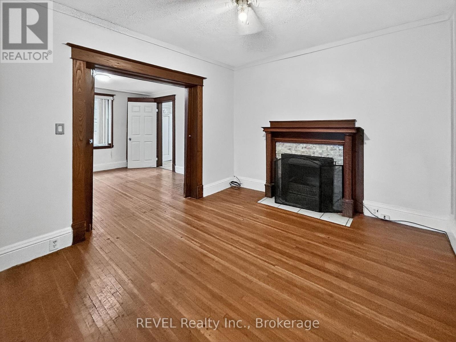 303 Merritt Street, St. Catharines, Ontario  L2T 1K1 - Photo 7 - X12525404