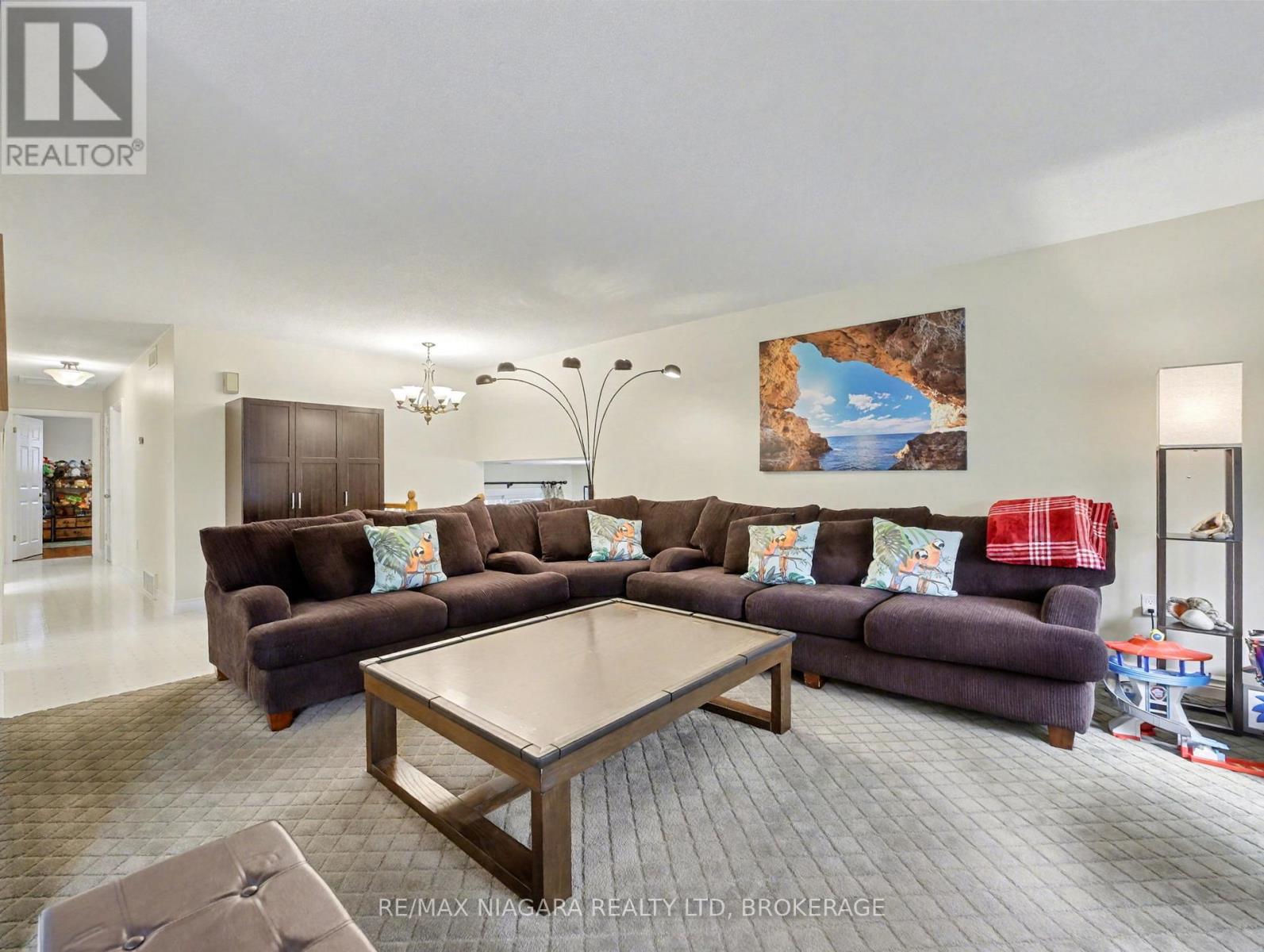 6753 Buckingham Drive, Niagara Falls, Ontario  L2H 2S2 - Photo 10 - X12525590