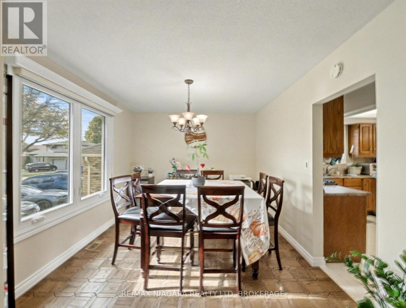 6753 Buckingham Drive, Niagara Falls, Ontario  L2H 2S2 - Photo 12 - X12525590