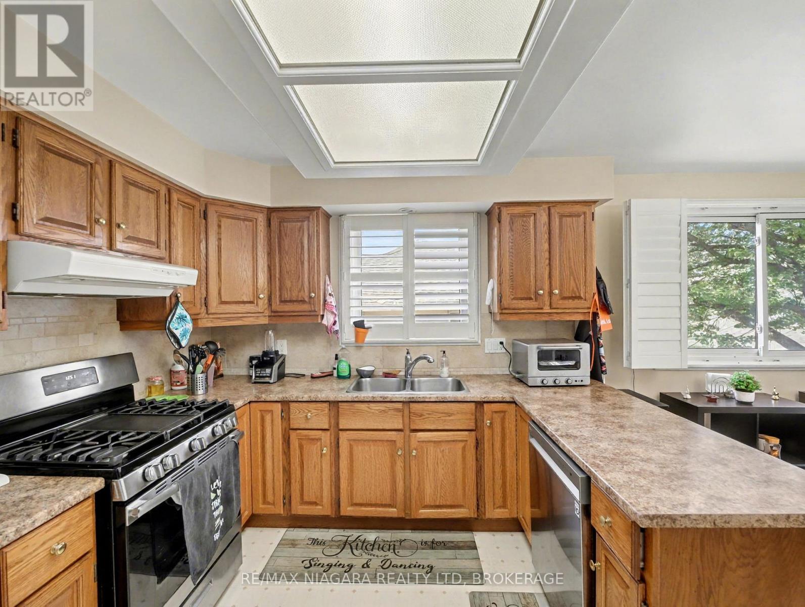 6753 Buckingham Drive, Niagara Falls, Ontario  L2H 2S2 - Photo 16 - X12525590