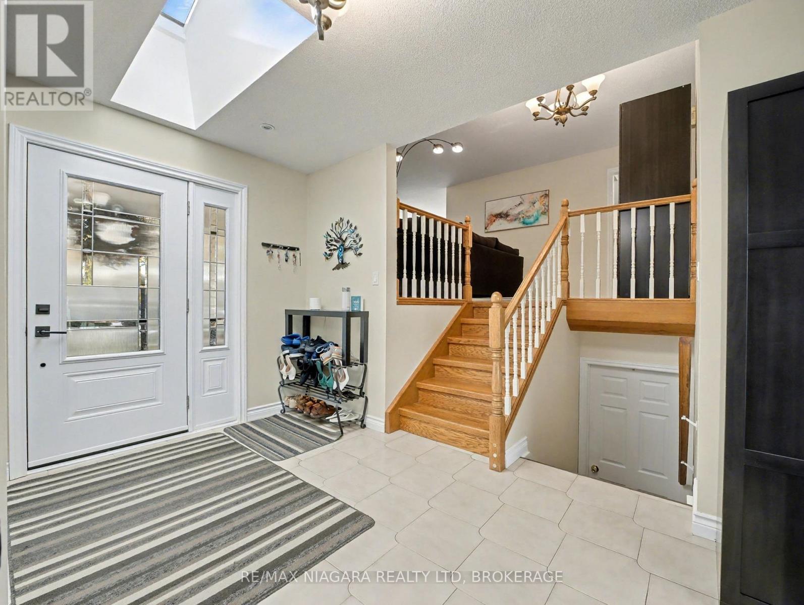 6753 Buckingham Drive, Niagara Falls, Ontario  L2H 2S2 - Photo 5 - X12525590