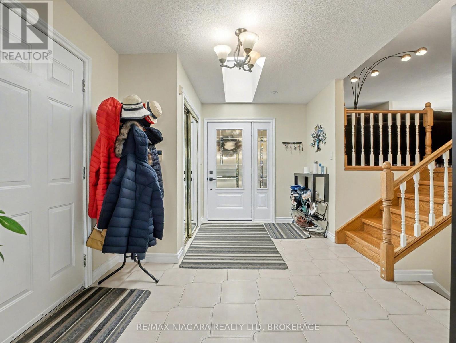 6753 Buckingham Drive, Niagara Falls, Ontario  L2H 2S2 - Photo 6 - X12525590