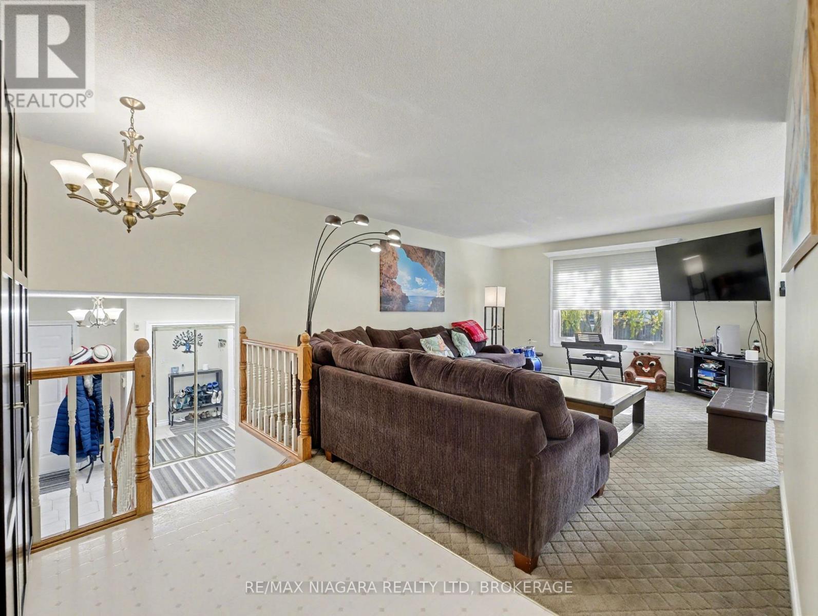 6753 Buckingham Drive, Niagara Falls, Ontario  L2H 2S2 - Photo 8 - X12525590