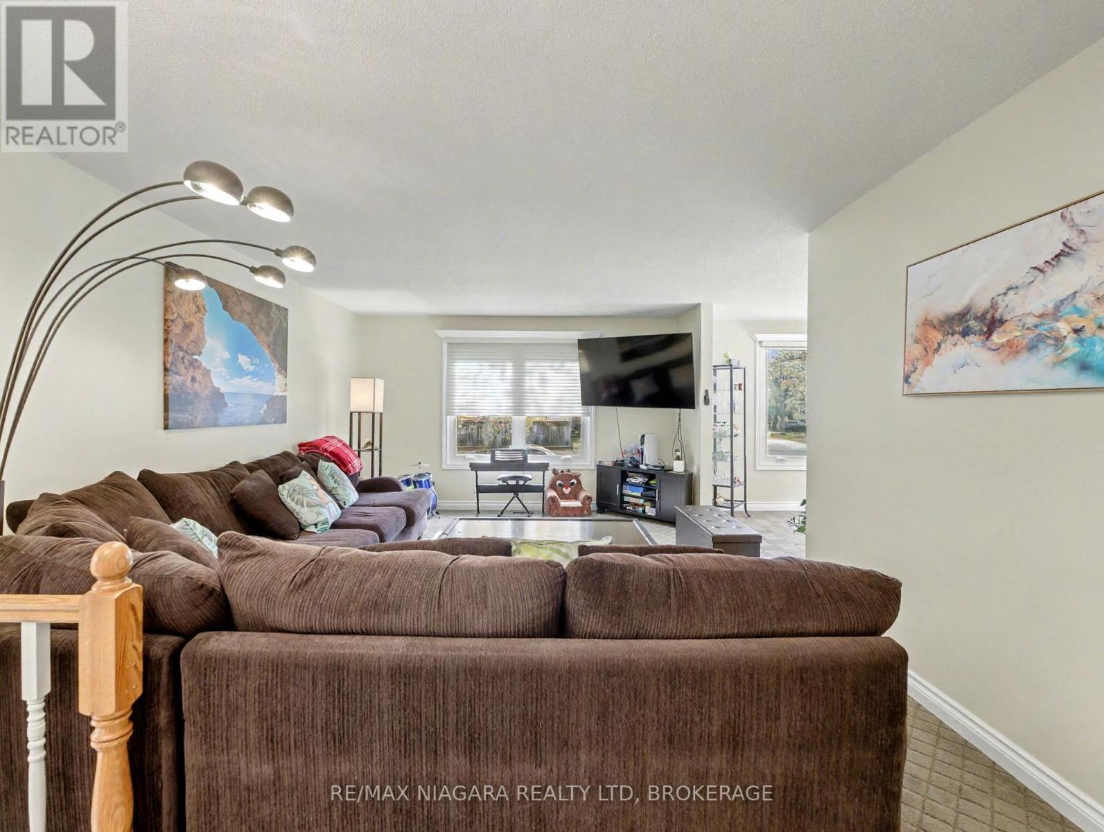 6753 Buckingham Drive, Niagara Falls, Ontario  L2H 2S2 - Photo 9 - X12525590