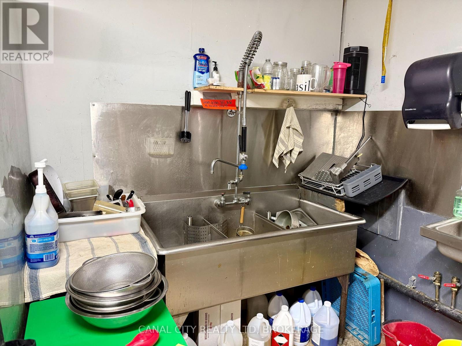 32 Front Street N, Thorold, Ontario  L2V 1X5 - Photo 10 - X12522506