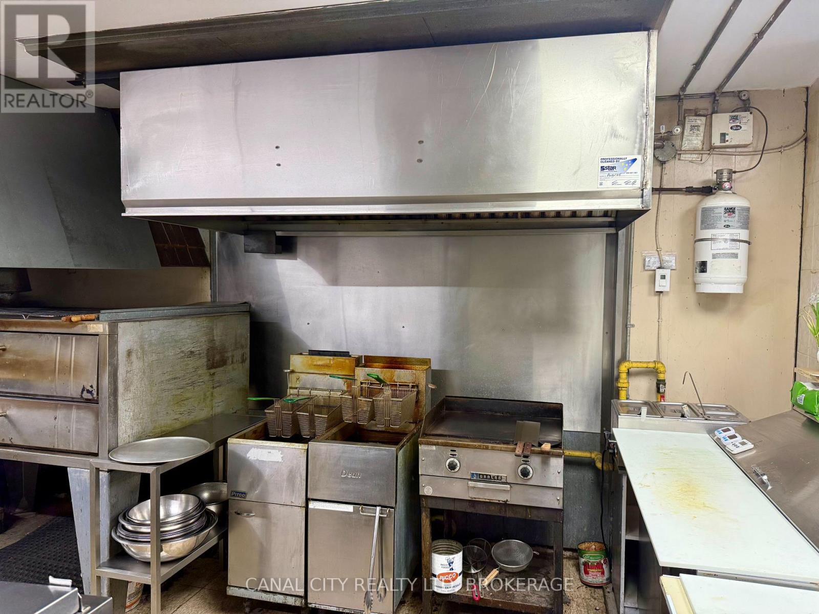 32 Front Street N, Thorold, Ontario  L2V 1X5 - Photo 7 - X12522506