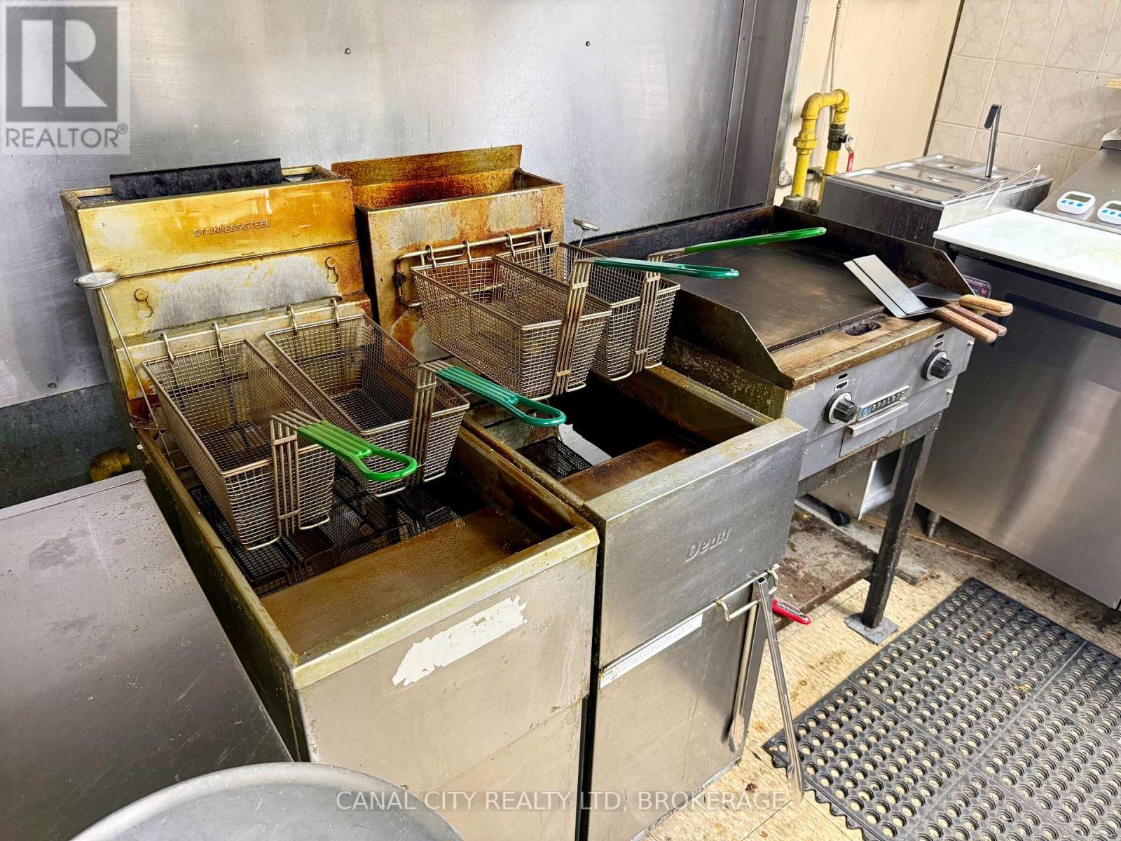 32 Front Street N, Thorold, Ontario  L2V 1X5 - Photo 8 - X12522506