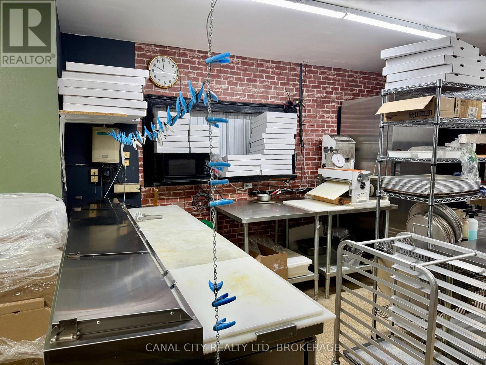 32 Front Street N, Thorold, Ontario  L2V 1X5 - Photo 9 - X12522506