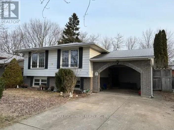 UPPER - 22 MACOOMB DRIVE, Welland, Ontario