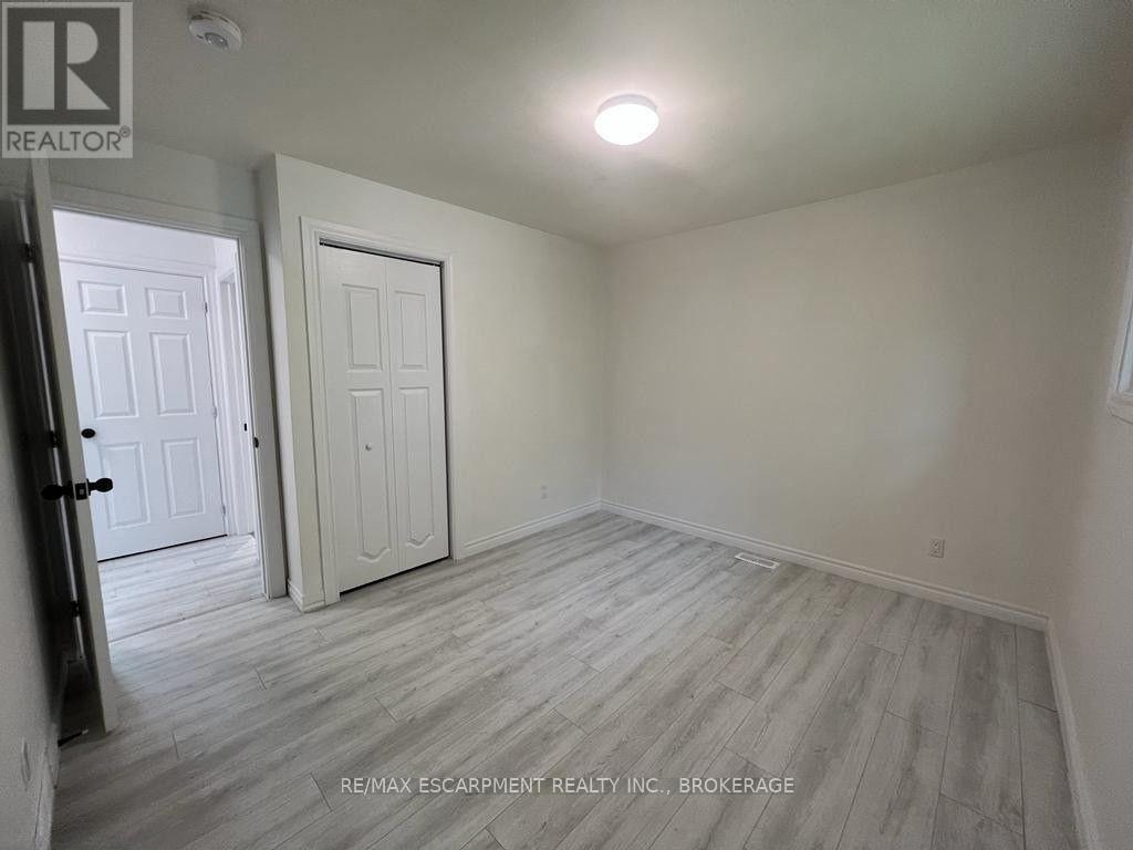 Upper - 22 Macoomb Drive, Welland, Ontario  L3C 5T9 - Photo 10 - X12528130