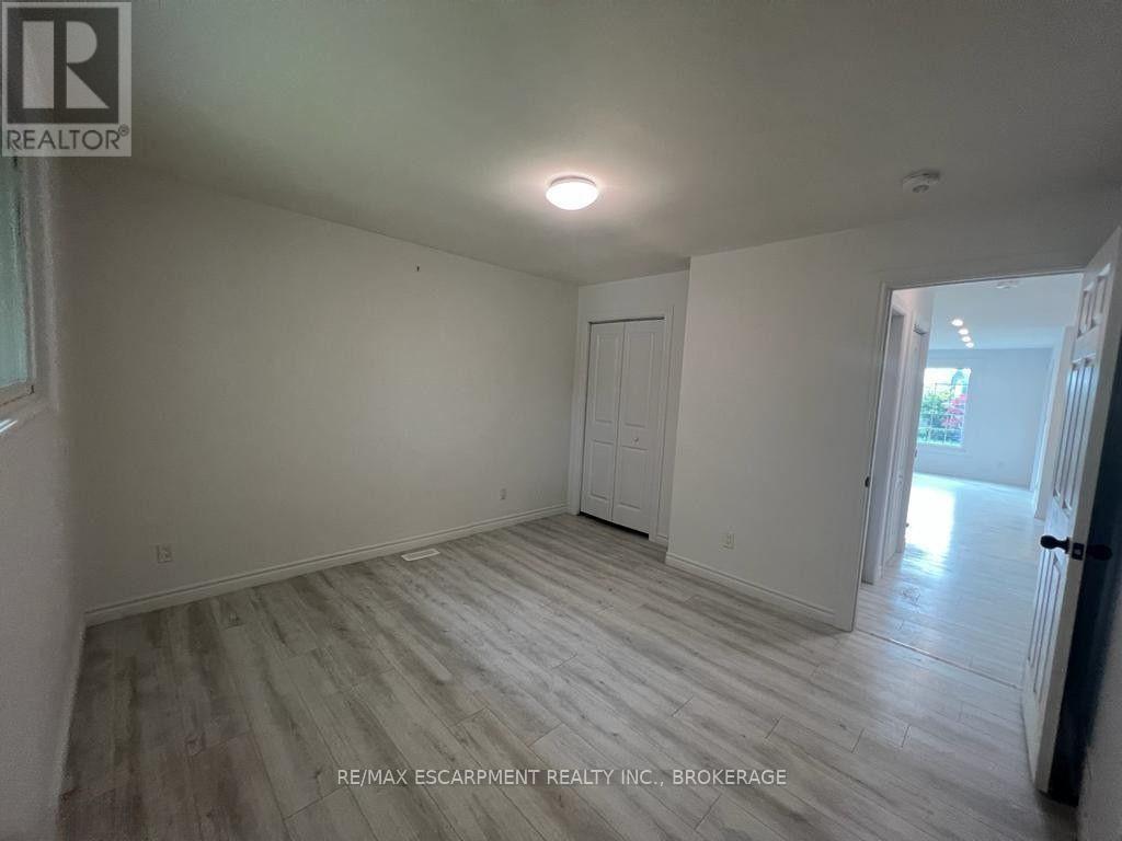 Upper - 22 Macoomb Drive, Welland, Ontario  L3C 5T9 - Photo 12 - X12528130