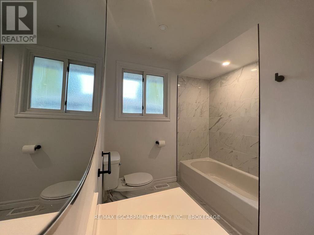 Upper - 22 Macoomb Drive, Welland, Ontario  L3C 5T9 - Photo 15 - X12528130