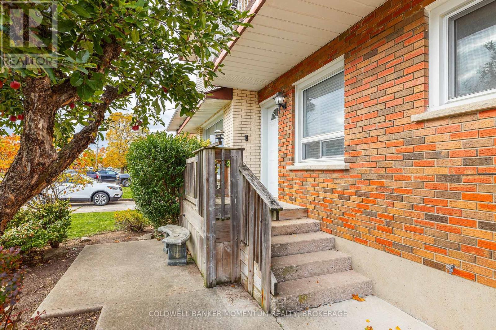 110 Sullivan Avenue, Thorold, Ontario  L2V 2Z1 - Photo 3 - X12529262