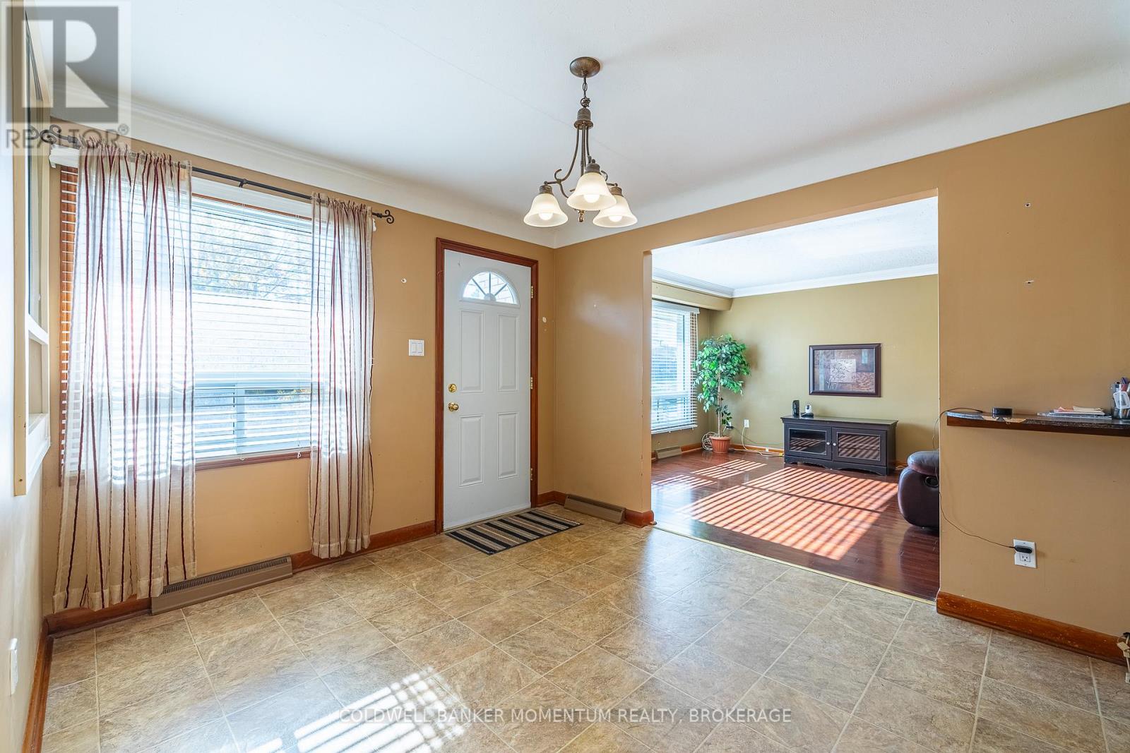 110 Sullivan Avenue, Thorold, Ontario  L2V 2Z1 - Photo 4 - X12529262