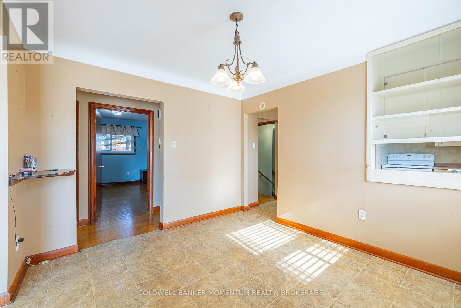 110 Sullivan Avenue, Thorold, Ontario  L2V 2Z1 - Photo 5 - X12529262