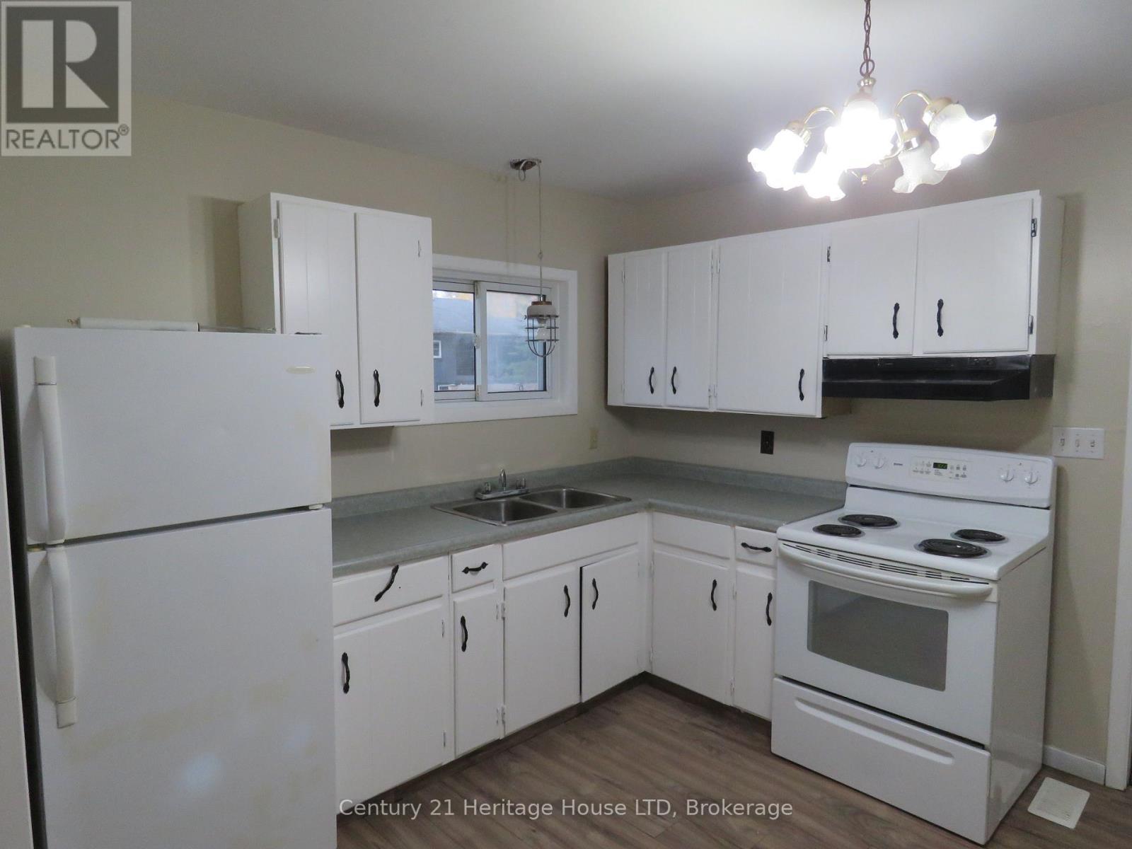 B - 564 Lakeview Road, Fort Erie, Ontario  L2A 4W6 - Photo 5 - X12530082