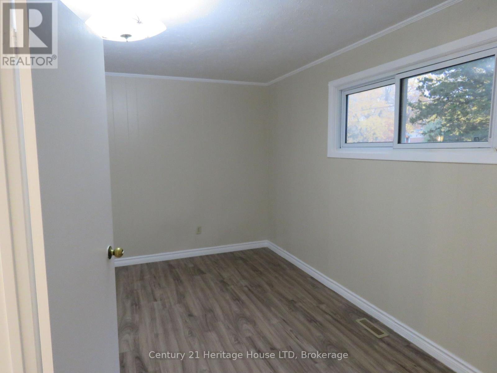 B - 564 Lakeview Road, Fort Erie, Ontario  L2A 4W6 - Photo 8 - X12530082