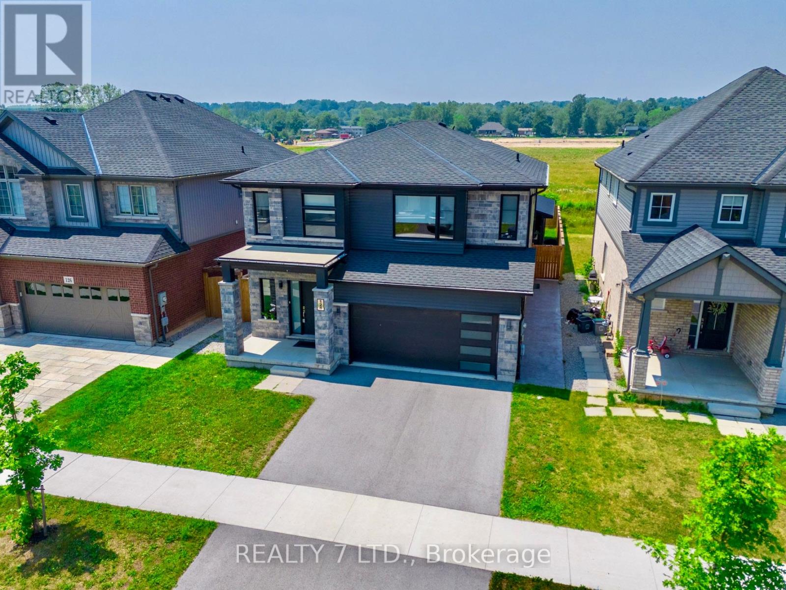 128 Susan Drive, Pelham, Ontario  L0S 1E6 - Photo 3 - X12530328