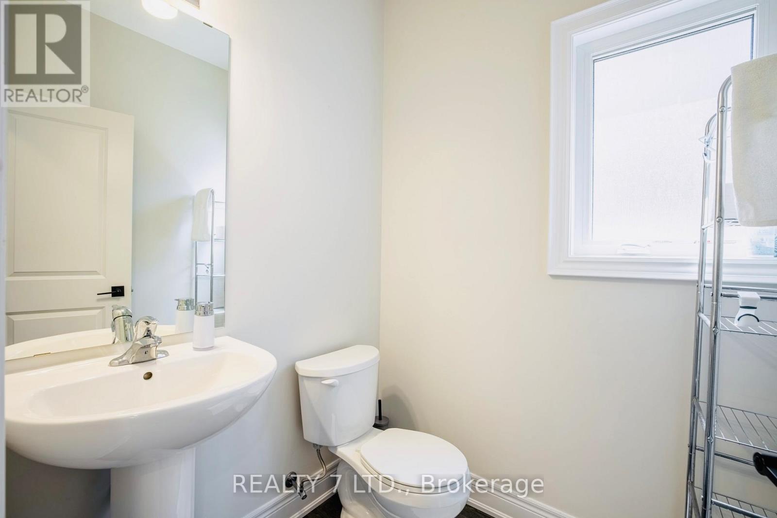 128 Susan Drive, Pelham, Ontario  L0S 1E6 - Photo 8 - X12530328