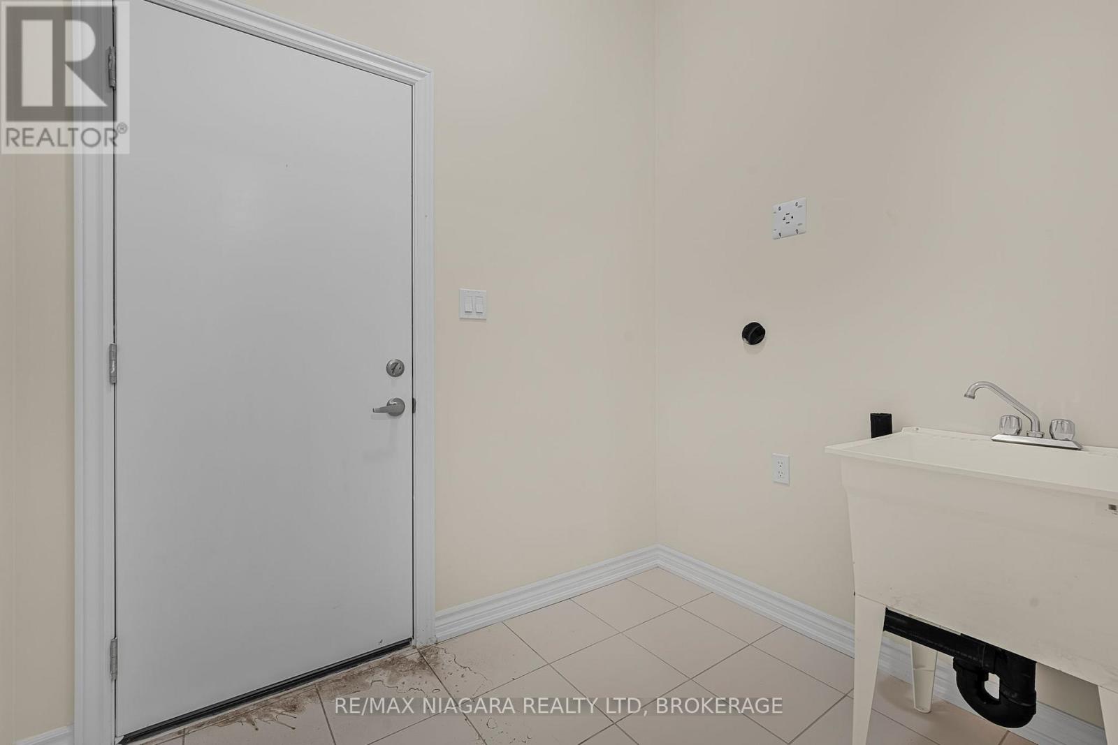 3219 Dominion Road, Fort Erie, Ontario  L0S 1N0 - Photo 36 - X12532692