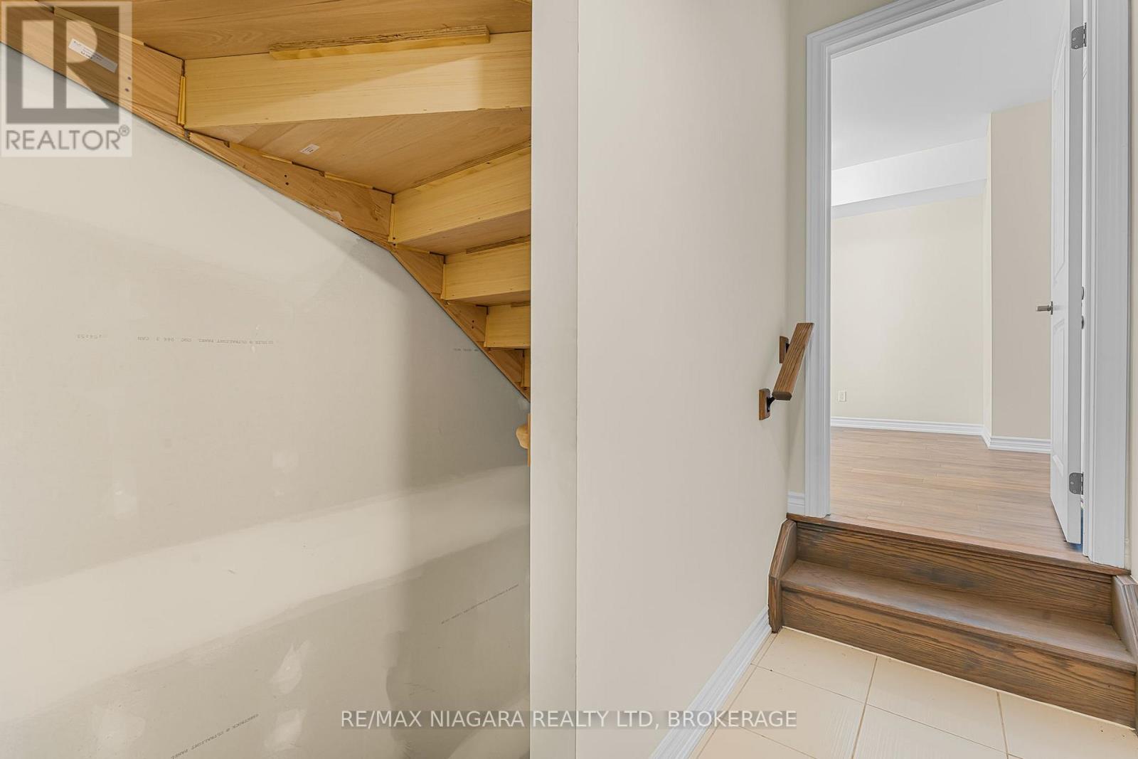 3219 Dominion Road, Fort Erie, Ontario  L0S 1N0 - Photo 37 - X12532692