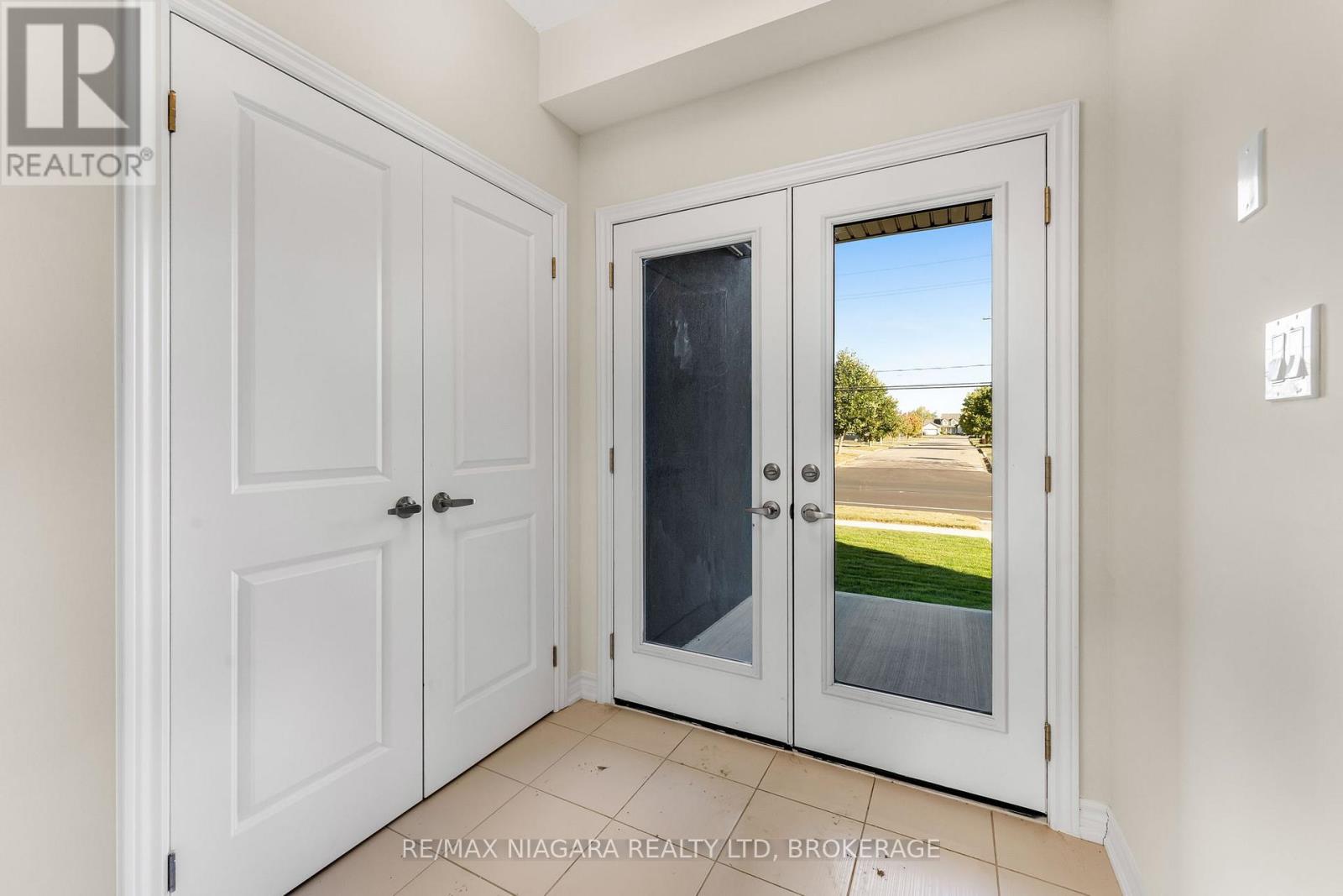 3219 Dominion Road, Fort Erie, Ontario  L0S 1N0 - Photo 4 - X12532692