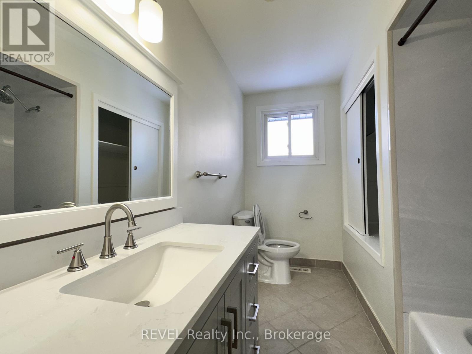 Upper - 7109 Jill Drive, Niagara Falls, Ontario  L2G 7C9 - Photo 12 - X12533364