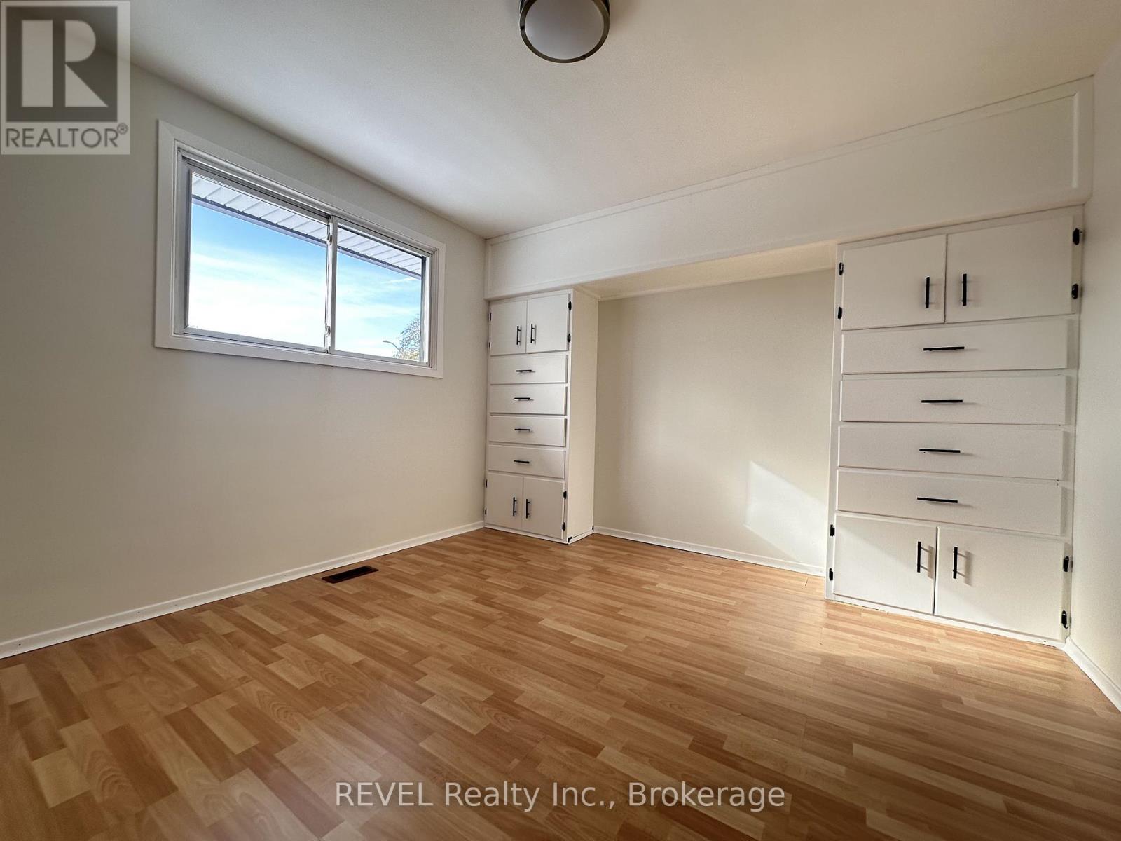 Upper - 7109 Jill Drive, Niagara Falls, Ontario  L2G 7C9 - Photo 8 - X12533364