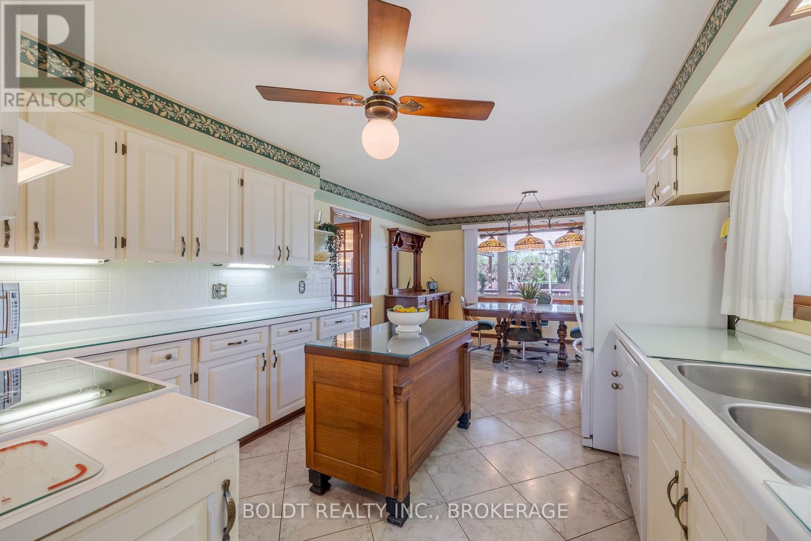 2010 Hansler Street, Pelham, Ontario  L0S 1M0 - Photo 18 - X12536914