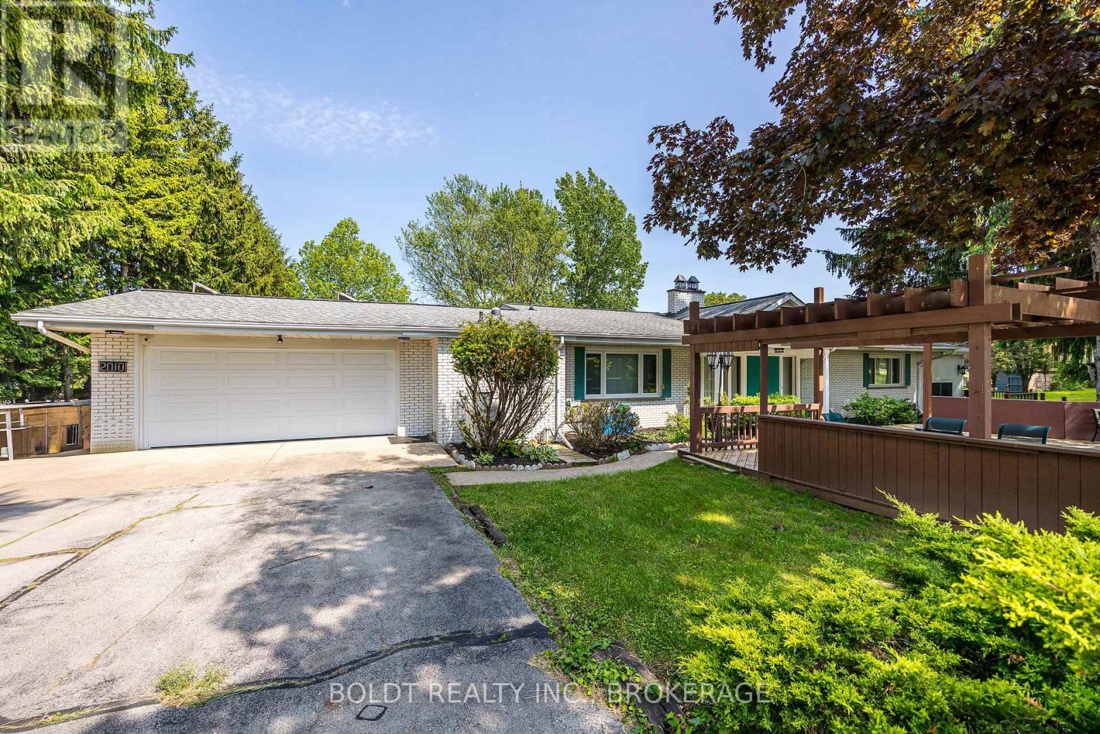 2010 Hansler Street, Pelham, Ontario  L0S 1M0 - Photo 2 - X12536914