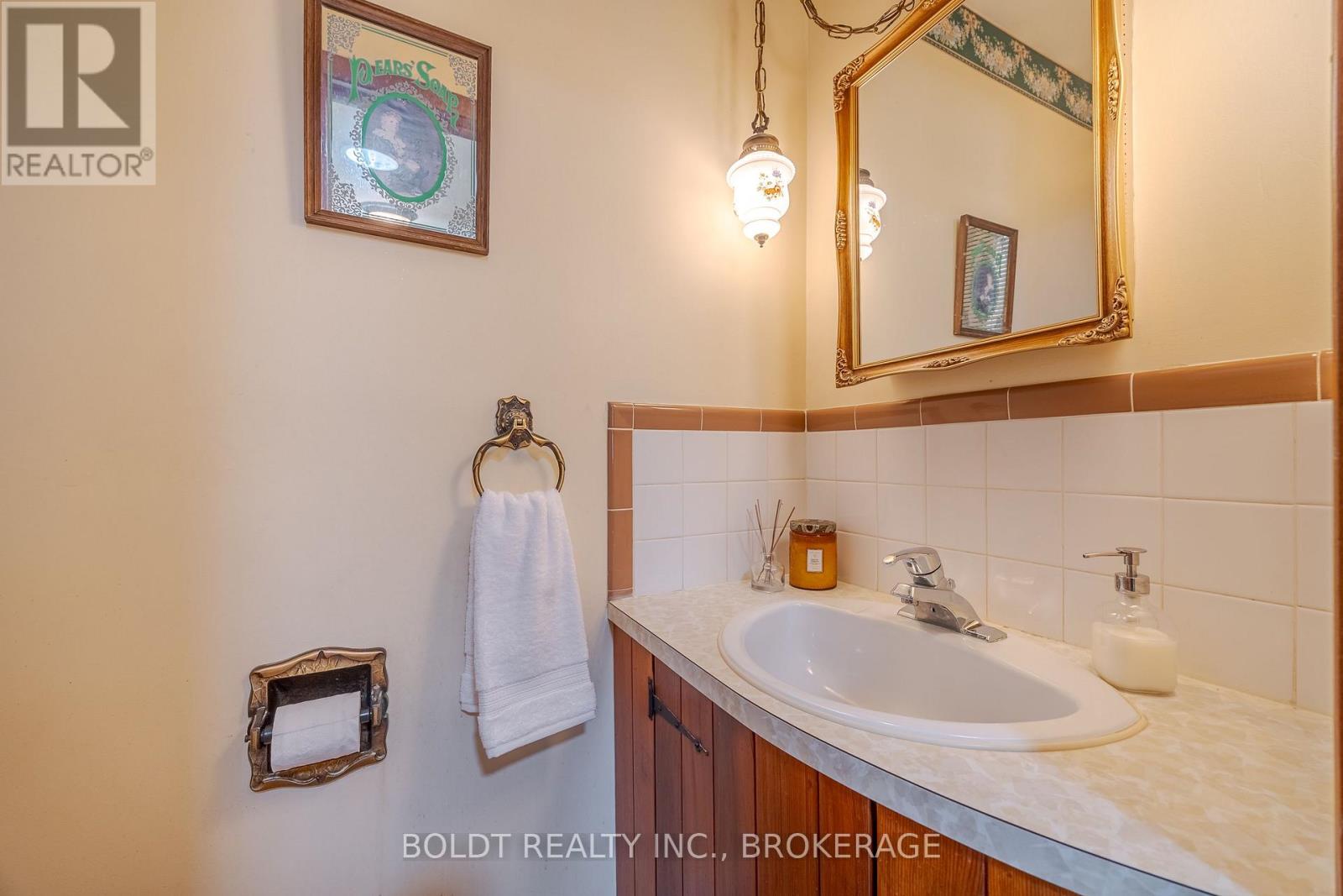 2010 Hansler Street, Pelham, Ontario  L0S 1M0 - Photo 24 - X12536914