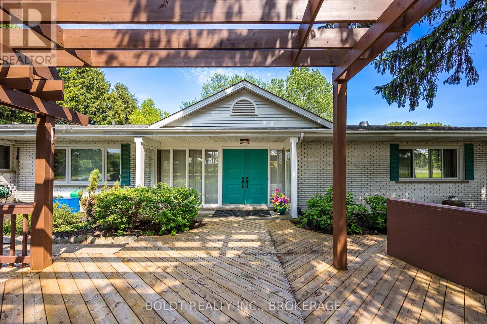 2010 Hansler Street, Pelham, Ontario  L0S 1M0 - Photo 3 - X12536914