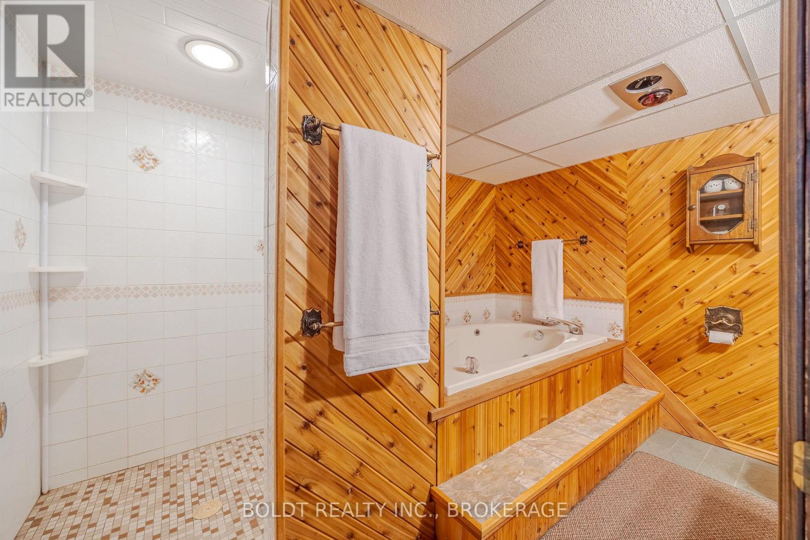 2010 Hansler Street, Pelham, Ontario  L0S 1M0 - Photo 35 - X12536914