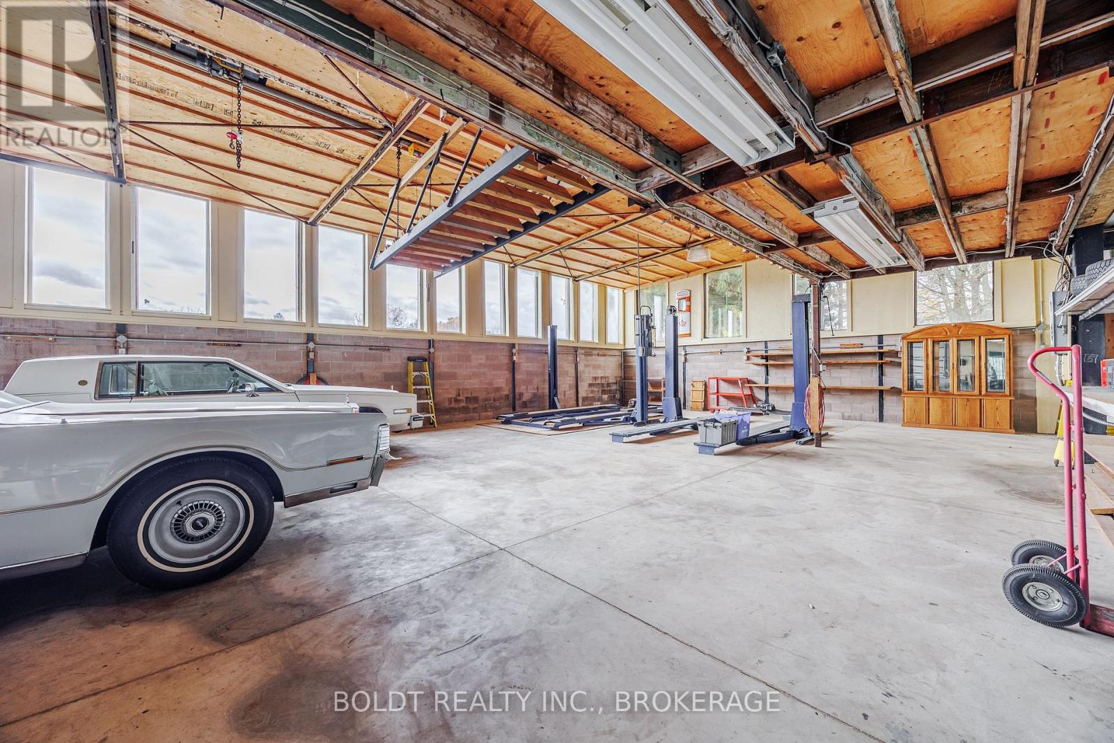 2010 Hansler Street, Pelham, Ontario  L0S 1M0 - Photo 9 - X12536914