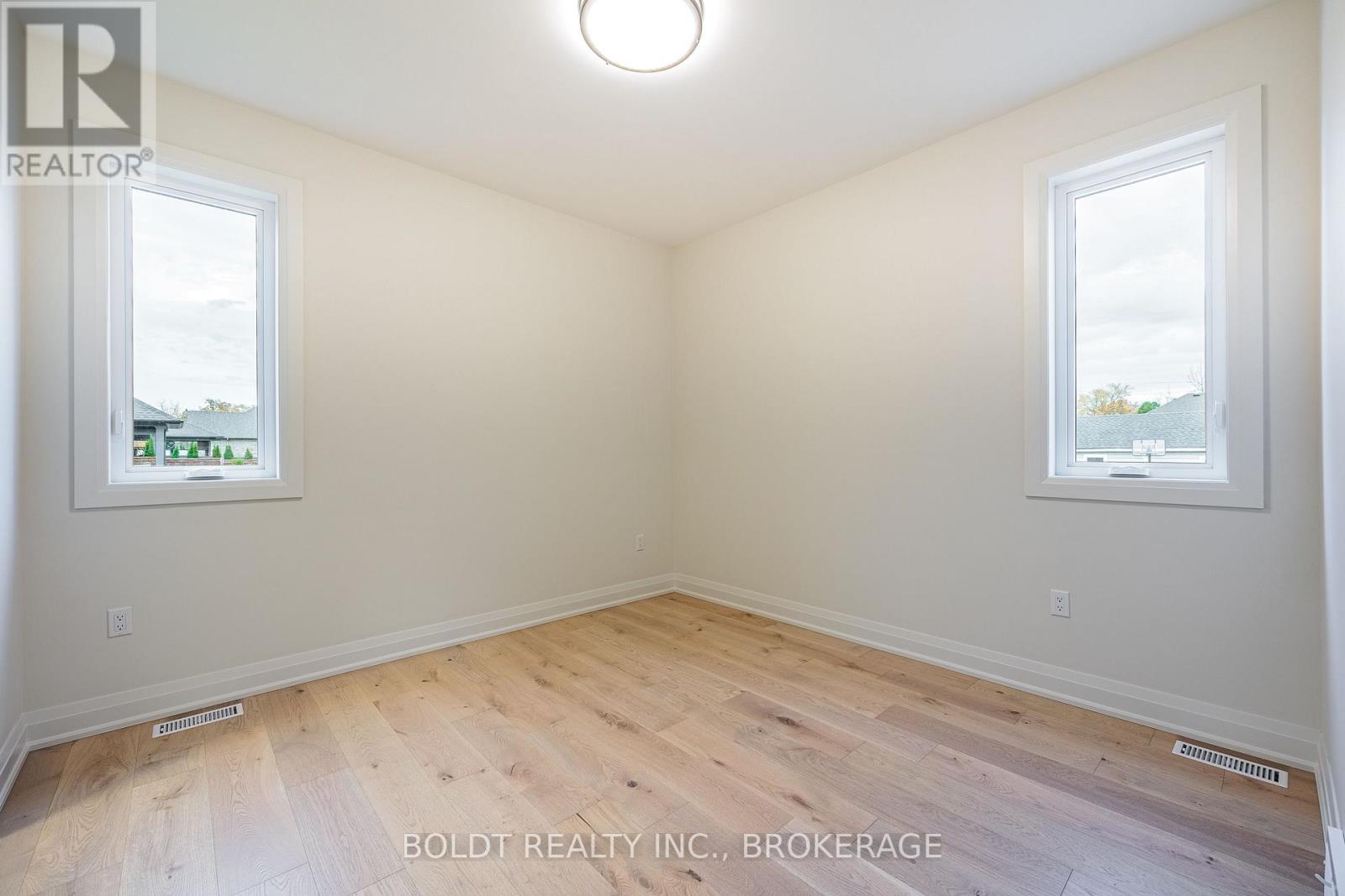 1051 Pelham Street, Pelham, Ontario  L3C 3E4 - Photo 16 - X12537040