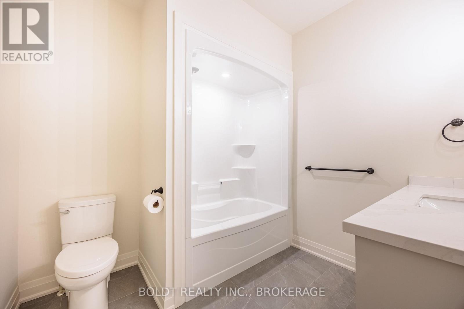 1051 Pelham Street, Pelham, Ontario  L3C 3E4 - Photo 19 - X12537040