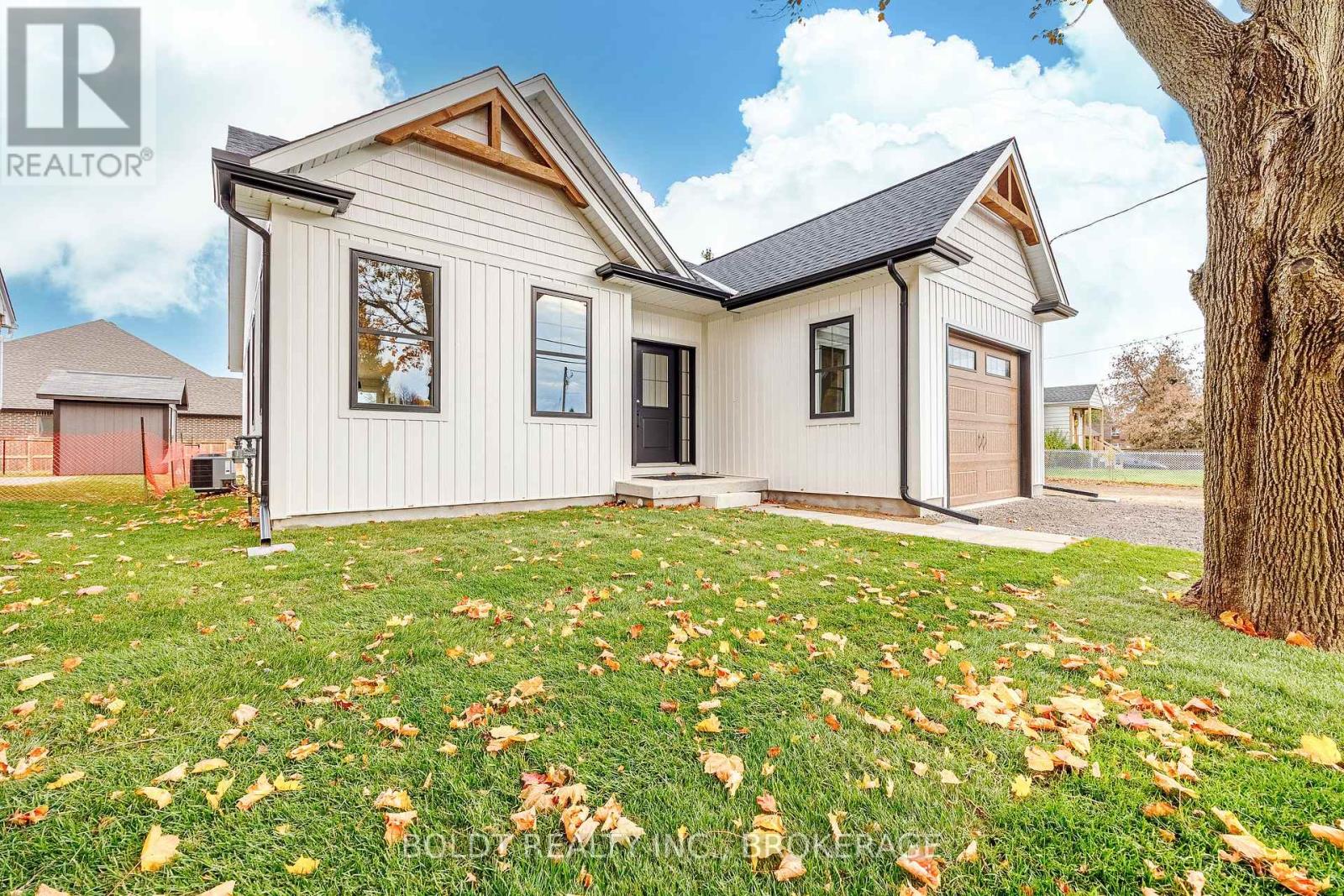 1051 Pelham Street, Pelham, Ontario  L3C 3E4 - Photo 2 - X12537040