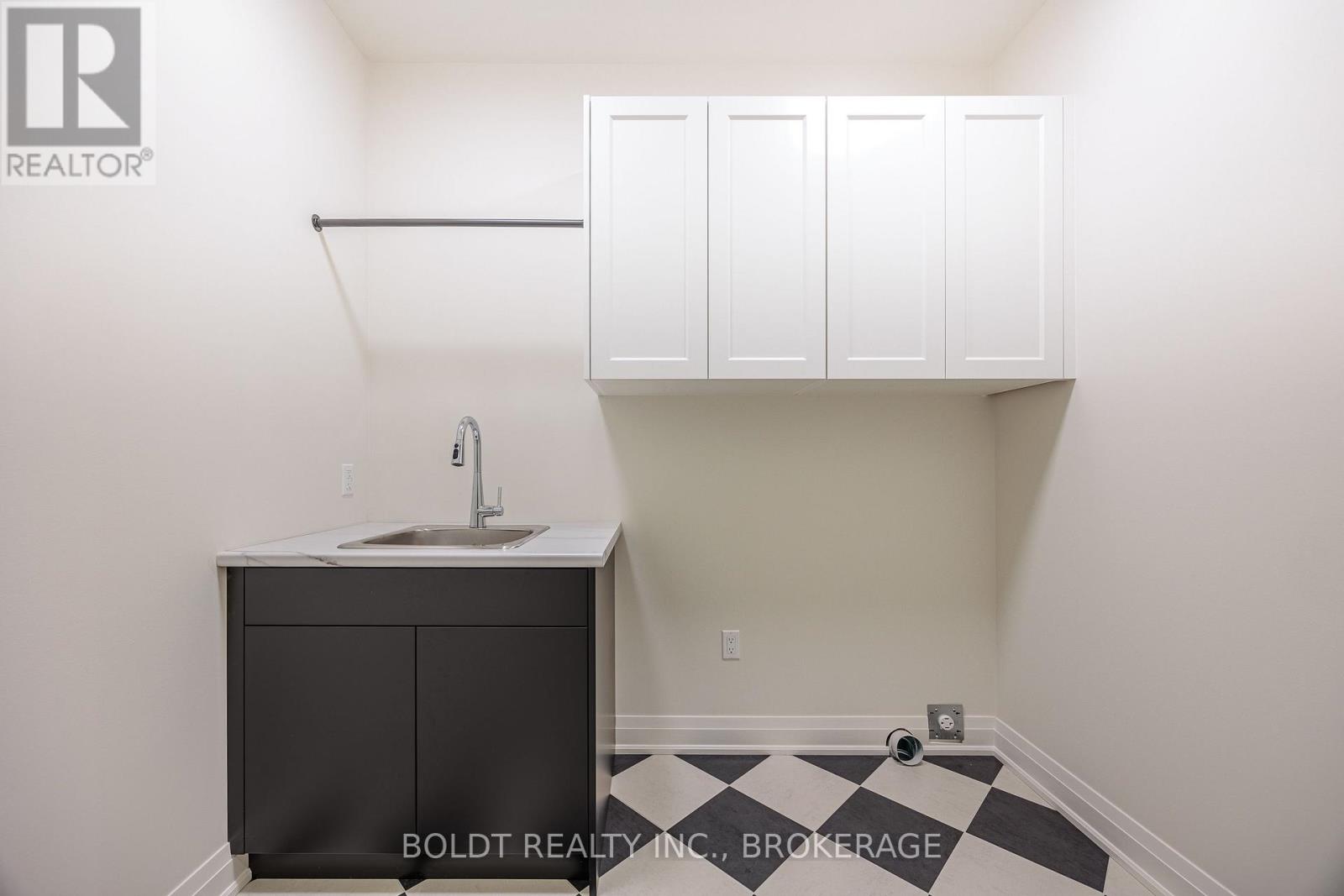 1051 Pelham Street, Pelham, Ontario  L3C 3E4 - Photo 20 - X12537040