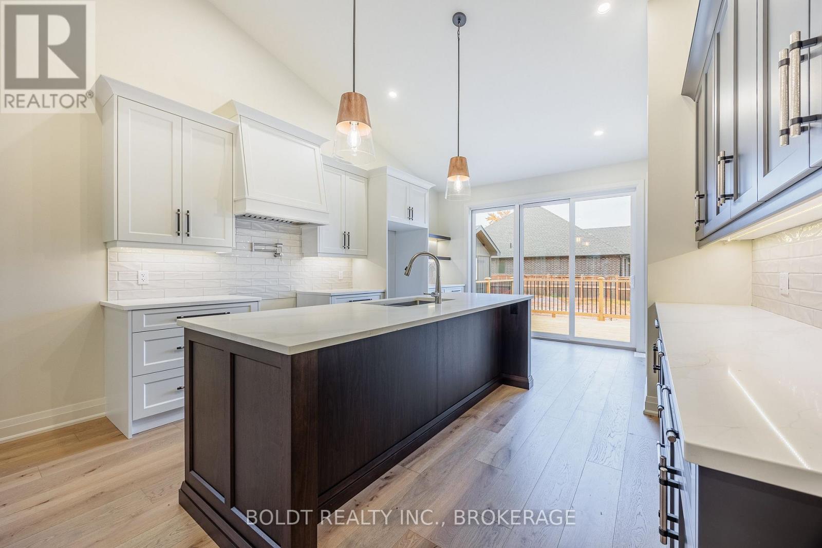 1051 Pelham Street, Pelham, Ontario  L3C 3E4 - Photo 4 - X12537040